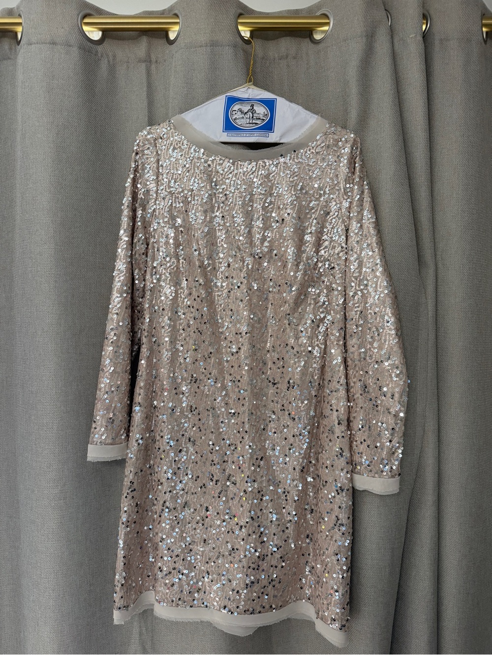 Sequin long sleeve fitted Dress in gold with sequins